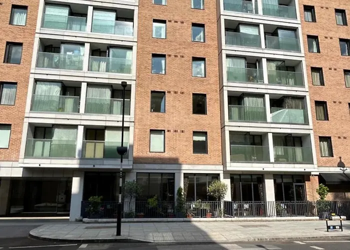 Hyde Park Square